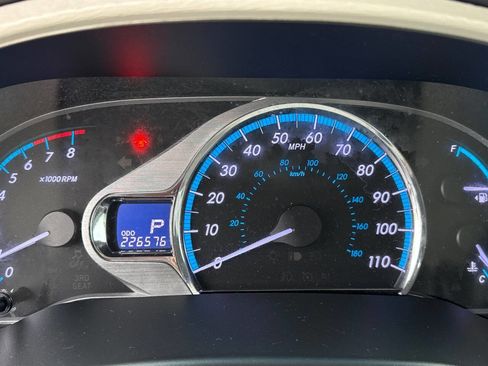 Used 2013 Toyota Sienna XLE image 40