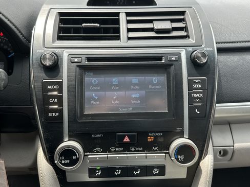 Used 2014 Toyota Camry LE FWD image 14