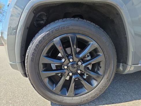 Used 2020 Jeep Grand Cherokee Altitude RWD image 32