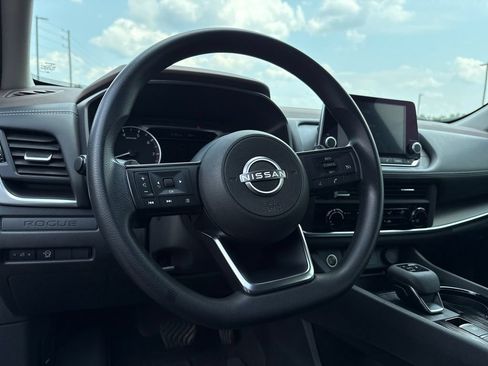 Used 2023 Nissan Rogue S FWD image 7