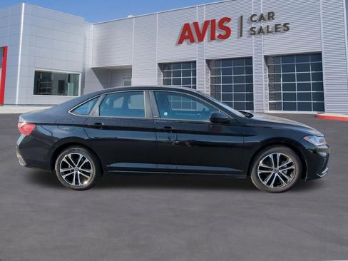 Used 2025 Volkswagen Jetta Sport image 5