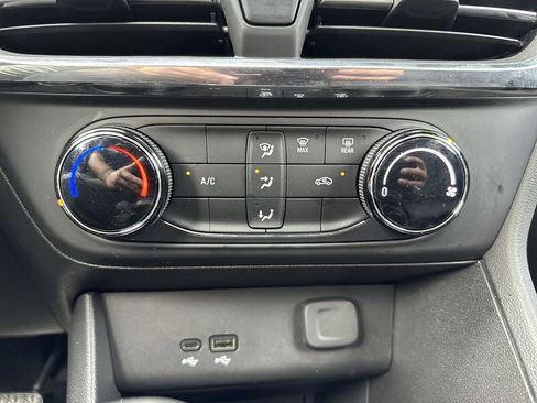 Used 2025 Buick Encore GX Preferred image 28