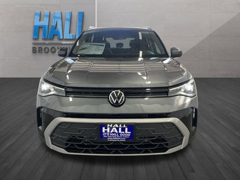 New 2025 Volkswagen Taos SE image 8