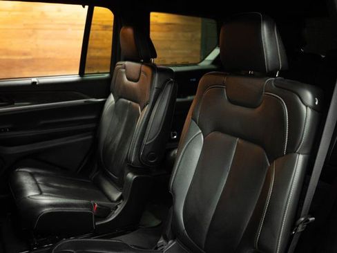 Used 2024 Jeep Grand Cherokee L Limited w/ Luxury Tech Group II AWD/4WD image 12