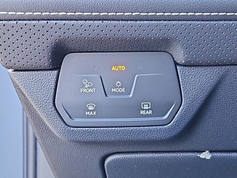 New 2026 Volkswagen Atlas SE image 8