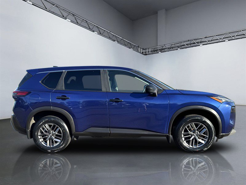 Used 2023 Nissan Rogue S AWD/4WD image 3