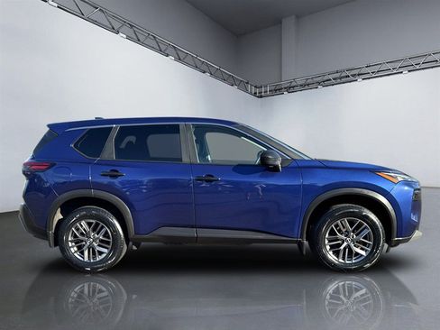 Used 2023 Nissan Rogue S AWD/4WD image 3