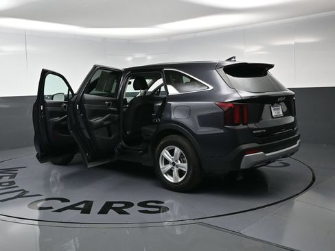 Used 2025 Kia Sorento LX FWD image 28