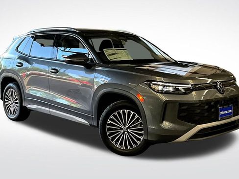 New 2025 Volkswagen Tiguan S image 12