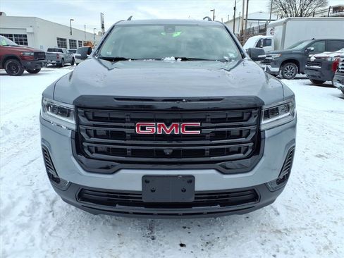 Used 2023 GMC Acadia SLT w/ Elevation Edition image 8