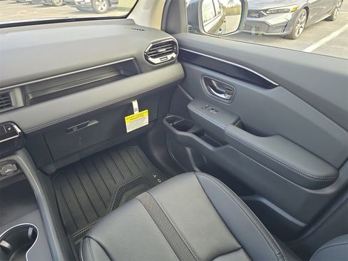 Certified 2025 Honda Pilot EX-L image 12