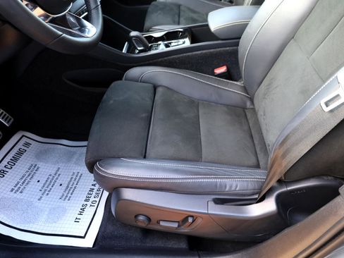 Used 2022 Volvo XC40 T4 R-Design w/ Advanced Package image 9