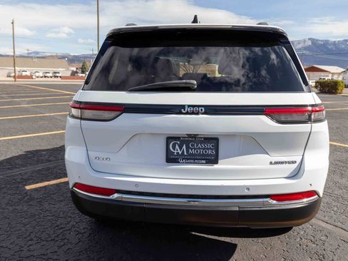 Used 2023 Jeep Grand Cherokee Limited w/ Trailer Tow Prep Group (B) AWD/4WD image 5