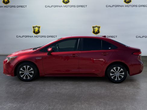 Used 2020 Toyota Corolla LE FWD image 2