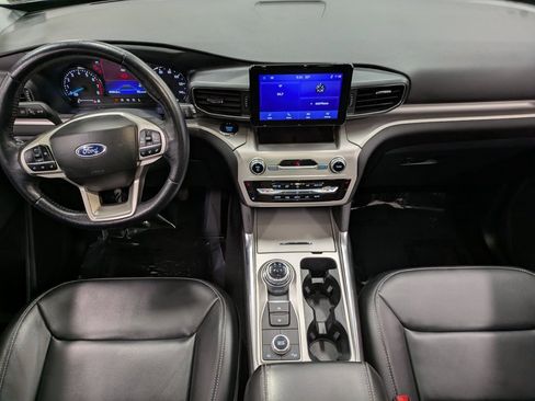 Used 2022 Ford Explorer XLT w/ Equipment Group 202A image 22