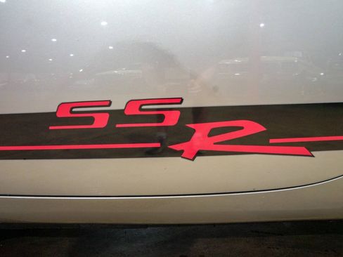 Used 2004 Chevrolet SSR w/ Preferred Equipment Group RWD image 19