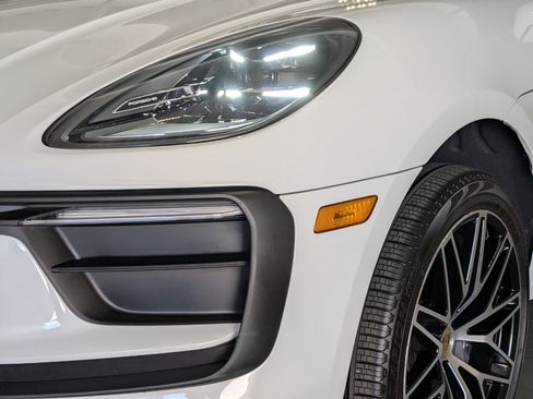 Certified 2026 Porsche Macan AWD/4WD image 13