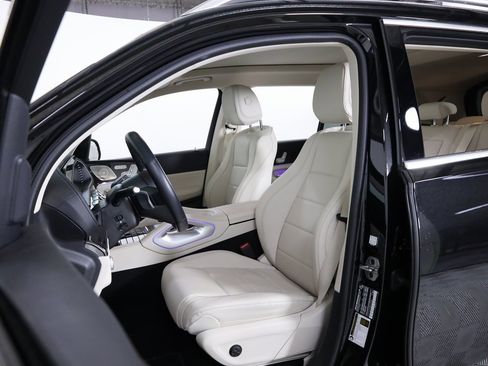 Used 2025 Mercedes-Benz GLS 450 4MATIC image 31