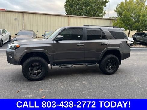 Used 2017 Toyota 4Runner SR5 AWD/4WD image 39