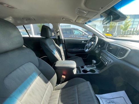 Used 2020 Kia Sportage LX image 9