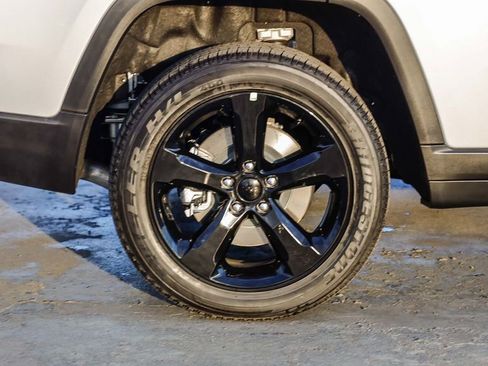 New 2025 Jeep Grand Cherokee L Altitude image 12