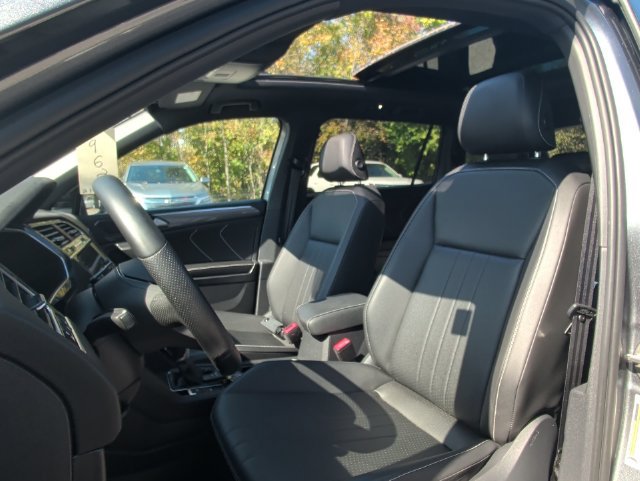 Used 2023 Volkswagen Tiguan SE R-Line AWD/4WD image 28