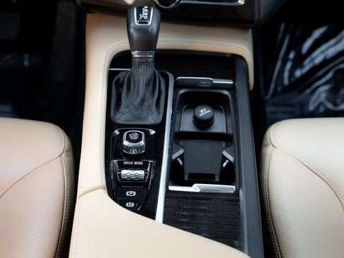 Used 2019 Volvo XC90 T6 Momentum image 16