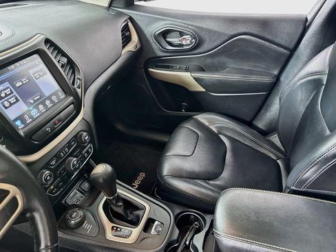 Used 2018 Jeep Cherokee Limited AWD/4WD image 25