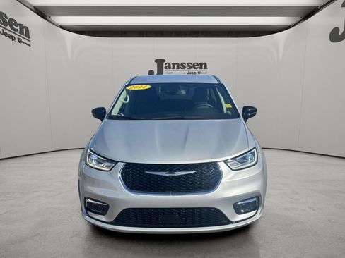 Used 2024 Chrysler Pacifica Touring-L image 7