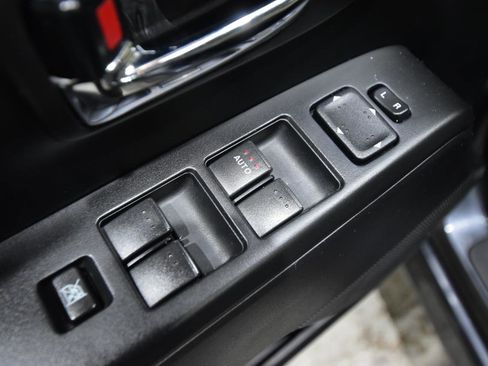 Used 2014 MAZDA MAZDA5 Touring image 10