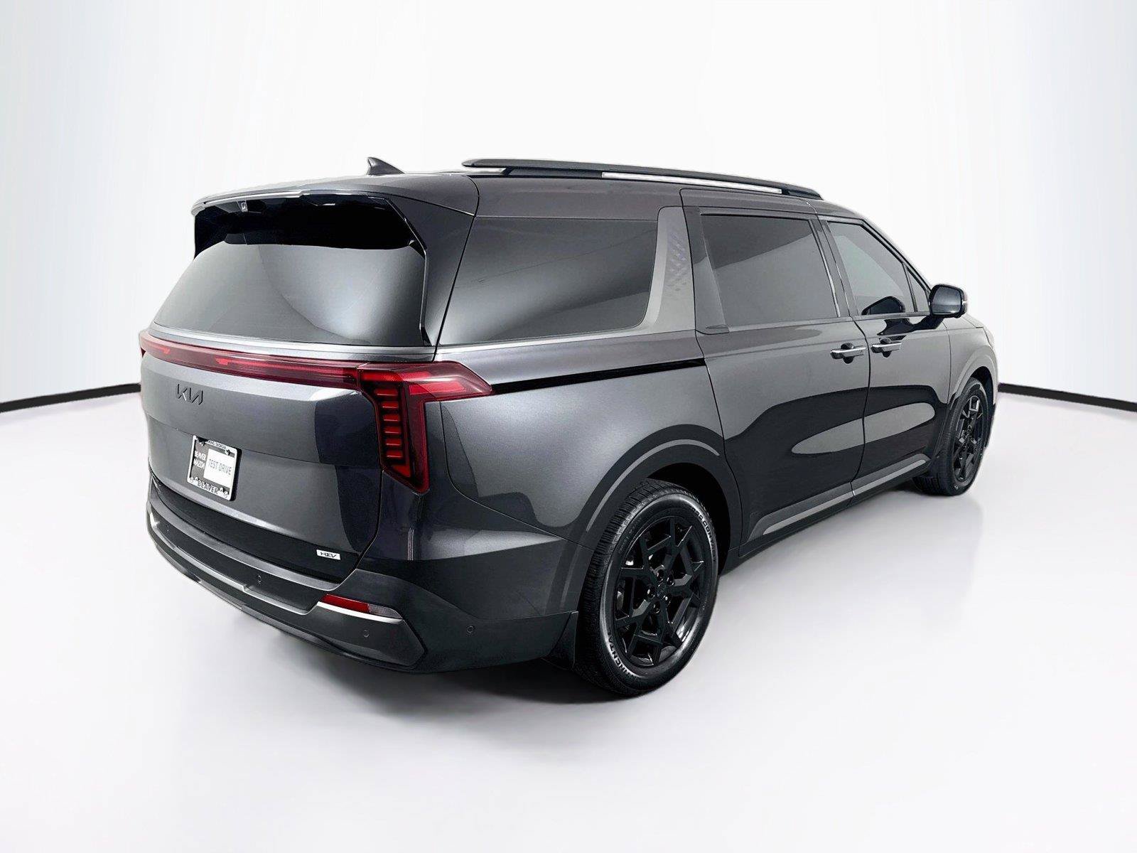 Used 2025 Kia Carnival SX Prestige FWD image 2