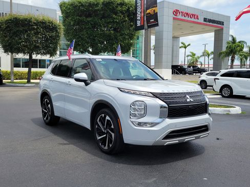 Used 2022 Mitsubishi Outlander SEL FWD image 2