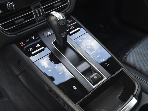 Used 2024 Porsche Macan w/ Premium Plus Package image 12