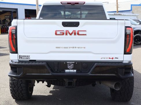 Used 2024 GMC Sierra 2500 AT4X AWD/4WD image 4