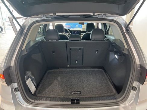 New 2025 Volkswagen Taos SE image 17