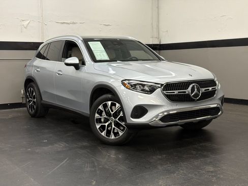 Used 2025 Mercedes-Benz GLC 350e 4MATIC image 2