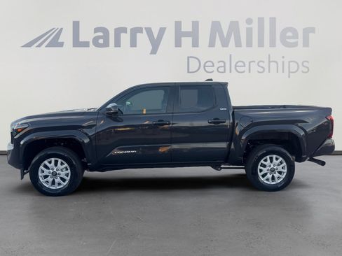 Certified 2025 Toyota Tacoma SR5 AWD/4WD image 2