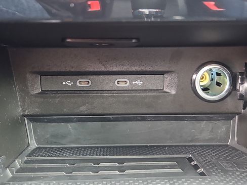 Used 2025 Volkswagen Taos SEL AWD/4WD image 12