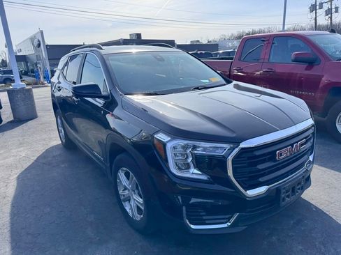 Used 2023 GMC Terrain SLE w/ Driver Convenience Package image 3
