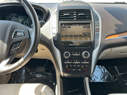 Used 2019 Lincoln MKC Select w/ Select Plus Package AWD/4WD image 4