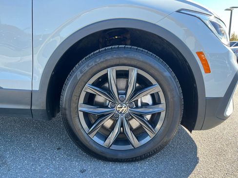 Used 2024 Volkswagen Tiguan SE image 20
