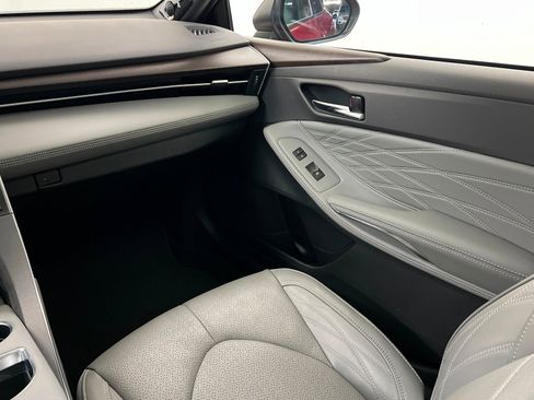 Used 2020 Toyota Avalon Limited image 11