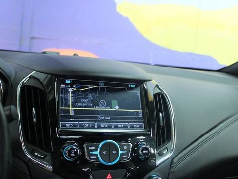 Used 2018 Chevrolet Cruze Premier w/ Premier True North Edition FWD image 18