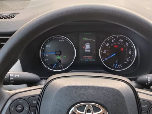 Used 2022 Toyota RAV4 XLE AWD/4WD image 12