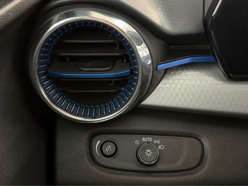 Certified 2025 Chevrolet Trax LT w/ LT Convenience Package image 27