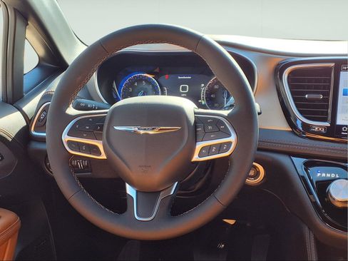 New 2026 Chrysler Pacifica Pinnacle image 12