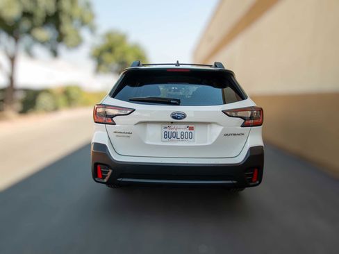 Used 2021 Subaru Outback Premium image 4