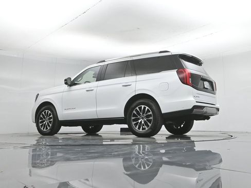Used 2025 Ford Expedition Platinum AWD/4WD image 4