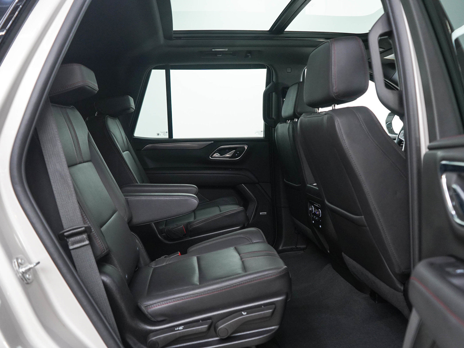 Used 2024 Chevrolet Tahoe RST w/ Luxury Package AWD/4WD image 11