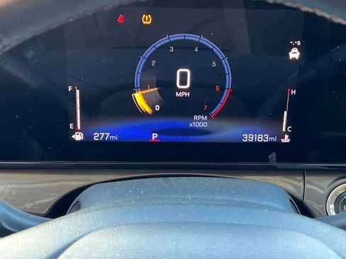 Used 2024 Chevrolet Trax ACTIV w/ Sunroof Package FWD image 26